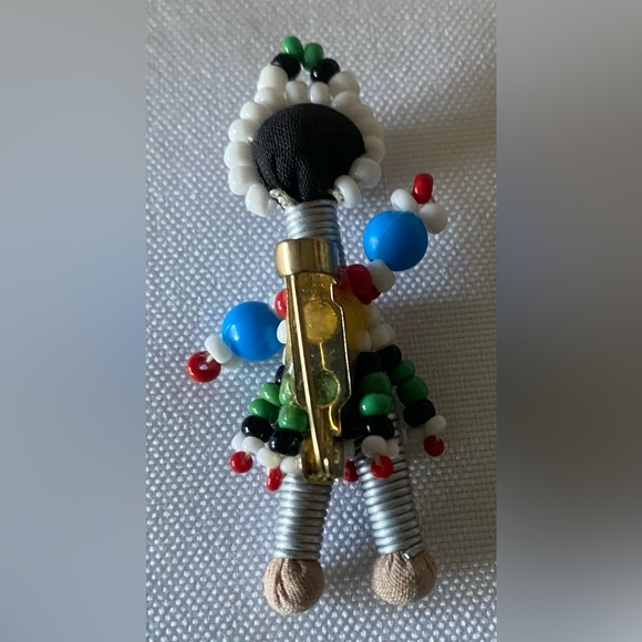 Hand Woven Native American Lidded Basket and Seed Bead Brooch - Picture 3 of 8